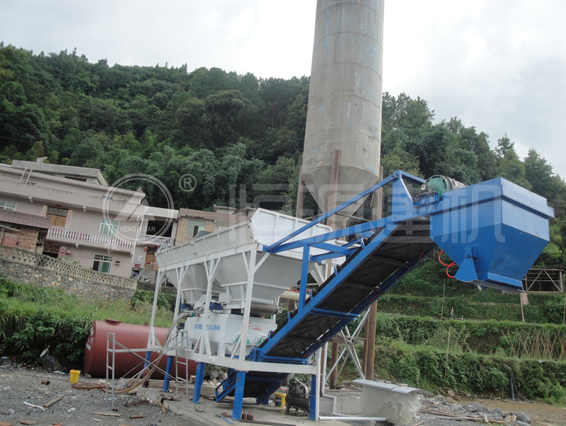 在農(nóng)村投資移動式水泥穩(wěn)定碎石基層攪拌站和移動式農(nóng)村砼攪拌站多少錢?