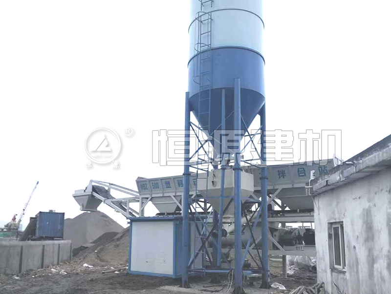 施工現(xiàn)場(chǎng)自建攪拌站用到哪些設(shè)備？工程自建攪拌站手續(xù)好辦嗎？