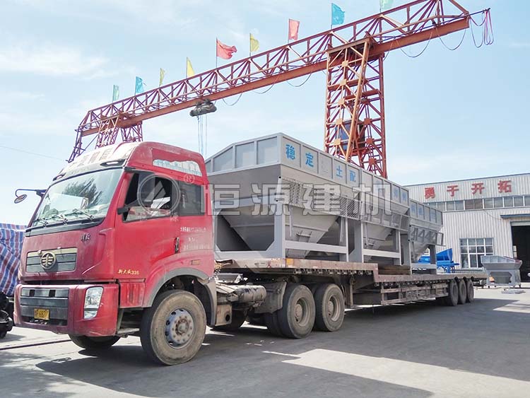 WBZ700型穩(wěn)定土拌合站開始裝車發(fā)貨,發(fā)往鄭州中牟客戶場地