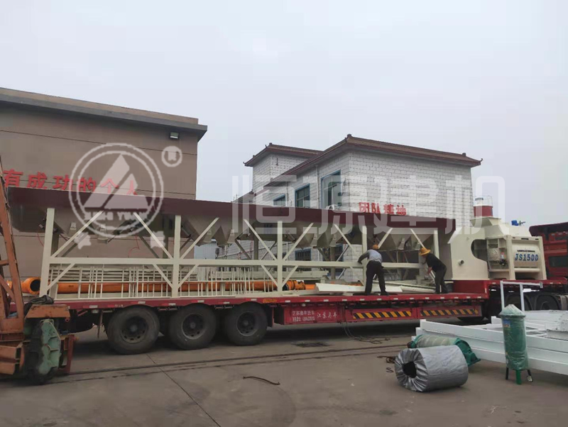 恒源建機(jī) 90型混凝土攪拌站裝車現(xiàn)場(chǎng)
